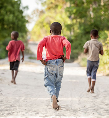 Spielende Kinder Tansania